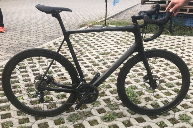 Carbon Rahmenschaden nach Sturz Fahrrad Gutachten Christian Voye Prüfung Carbon Rennrad, Rennradrahmen Check, Carbonrahmen Analyse.