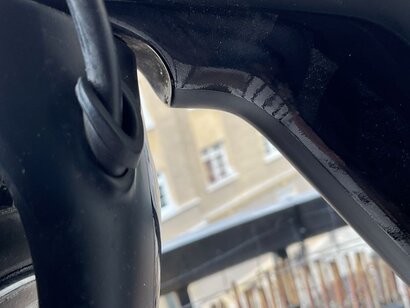 Detailaufnahme eines möglichen Rahmenschadens als Teil der Begutachtung